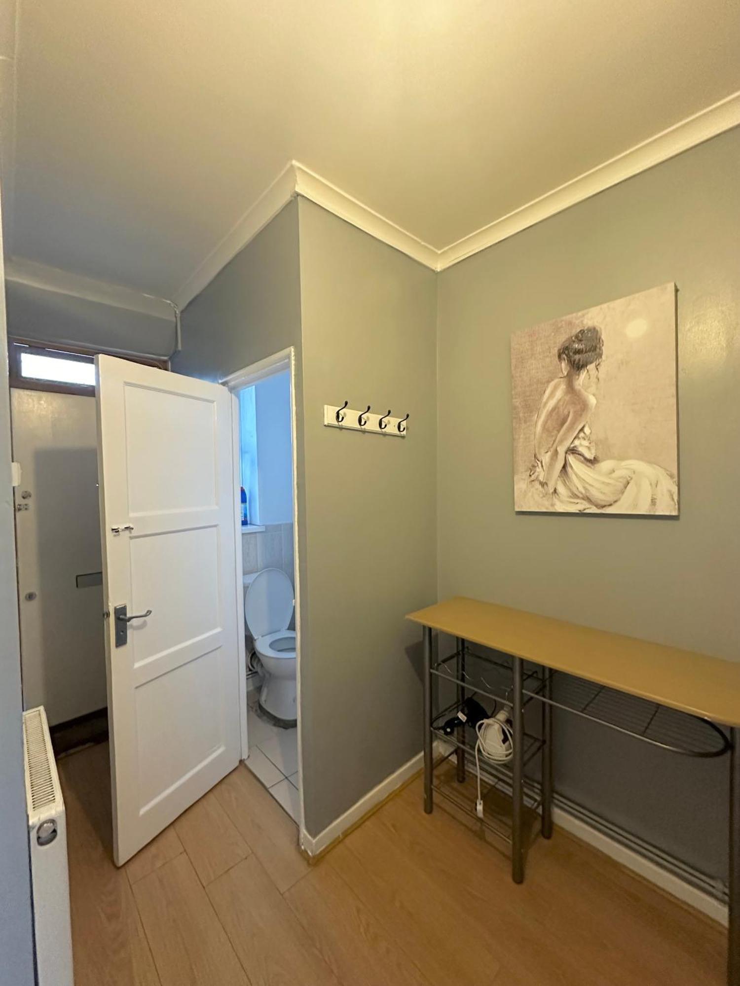 1 Bedroom Flat In Whitechapel, Londres Exterior foto