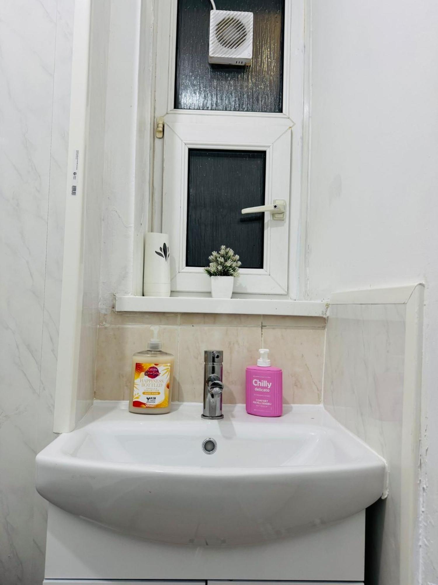 1 Bedroom Flat In Whitechapel, Londres Exterior foto