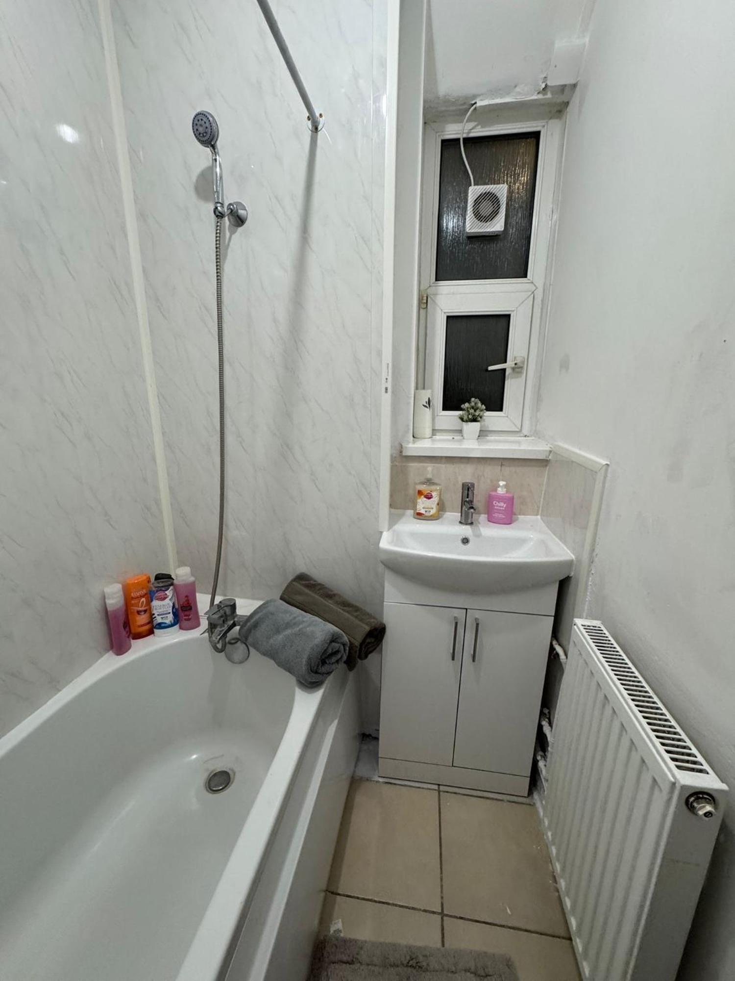 1 Bedroom Flat In Whitechapel, Londres Exterior foto